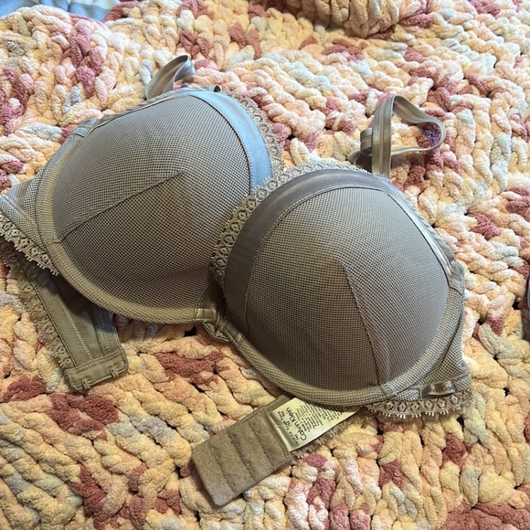 Calvin Klein One both are 34D - Picture 3 of 9